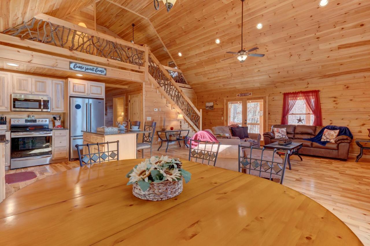 Hot-Tub 6 Seater, Fire-Pit, Master King Bed, Wineries, Pickleball, Resort Amenities Ellijay Exterior photo