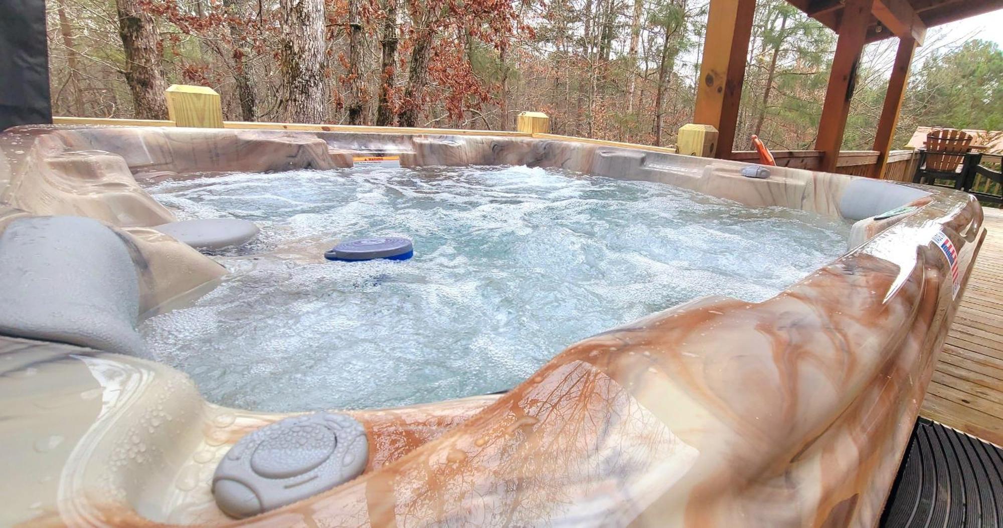 Hot-Tub 6 Seater, Fire-Pit, Master King Bed, Wineries, Pickleball, Resort Amenities Ellijay Exterior photo