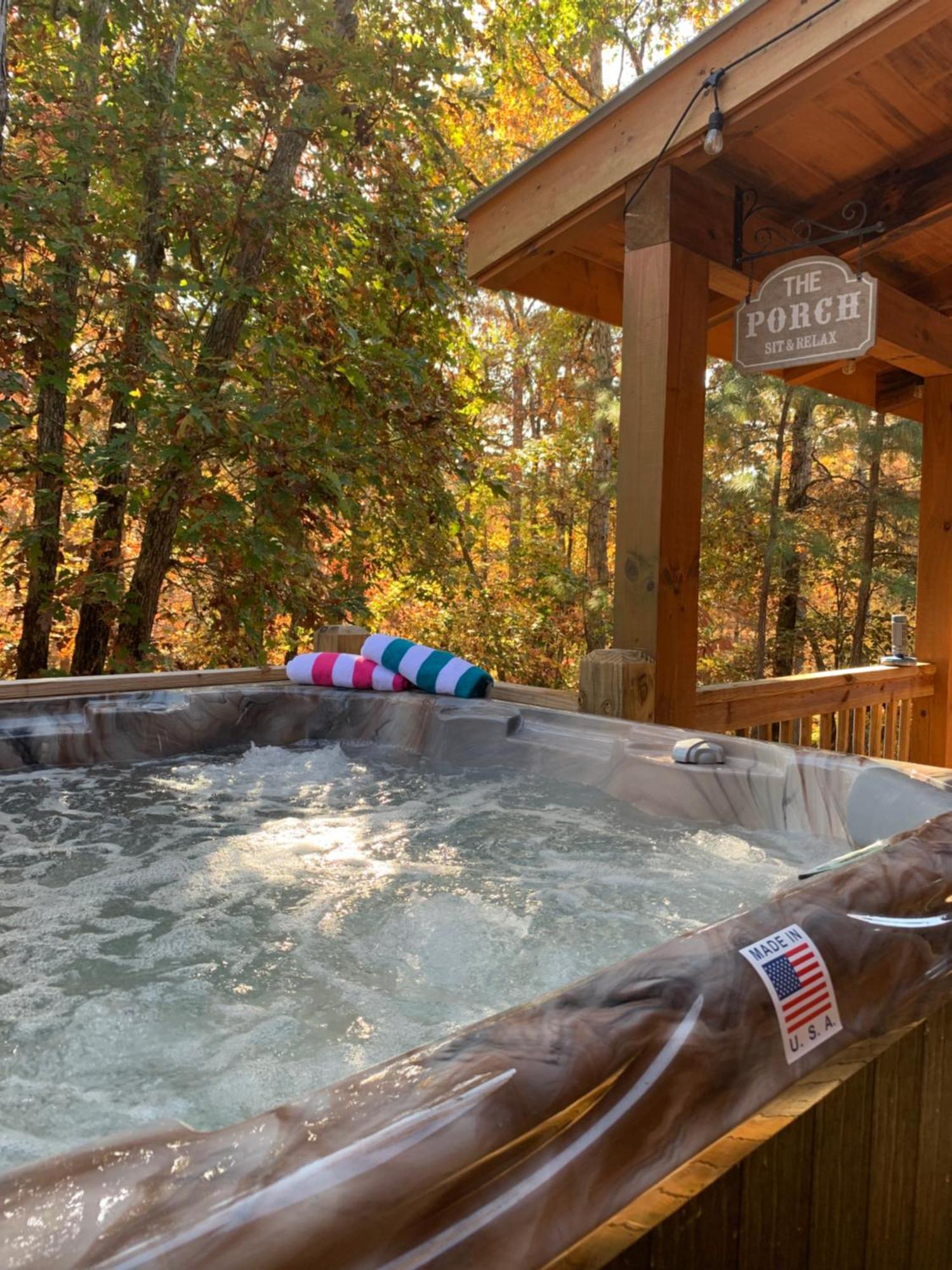 Hot-Tub 6 Seater, Fire-Pit, Master King Bed, Wineries, Pickleball, Resort Amenities Ellijay Exterior photo